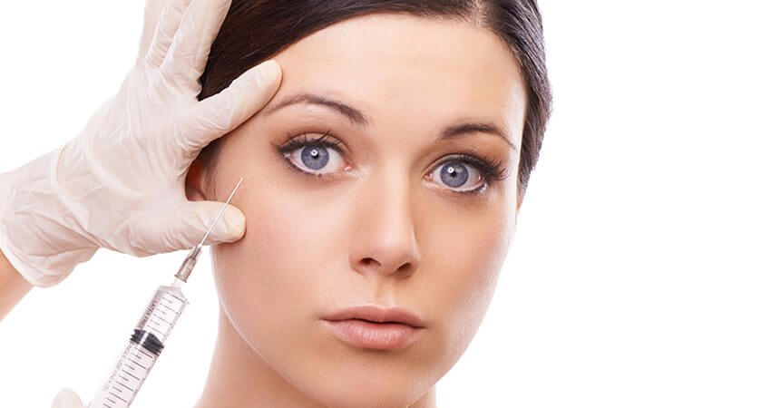 Aplicação de Botox® elimina rugas e marcas de expressão