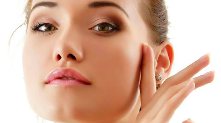 Como funciona o preenchimento das maçãs do rosto com ácido hialurônico