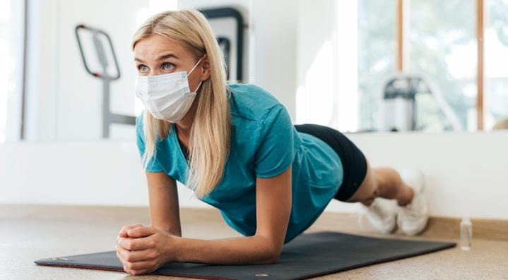 ‘Ar viciado’ na máscara pode causar mal-estar e tontura durante prática de atividade física